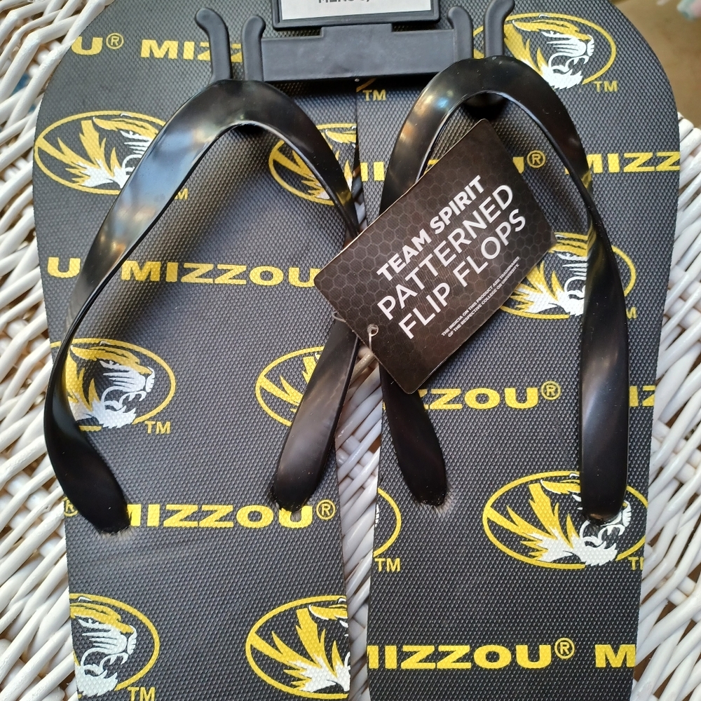 NWOT U Mizzou flip flops Large